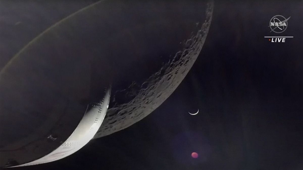 Při návratu domů se modul Orion podruhé těsně přiblížil k Měsíci